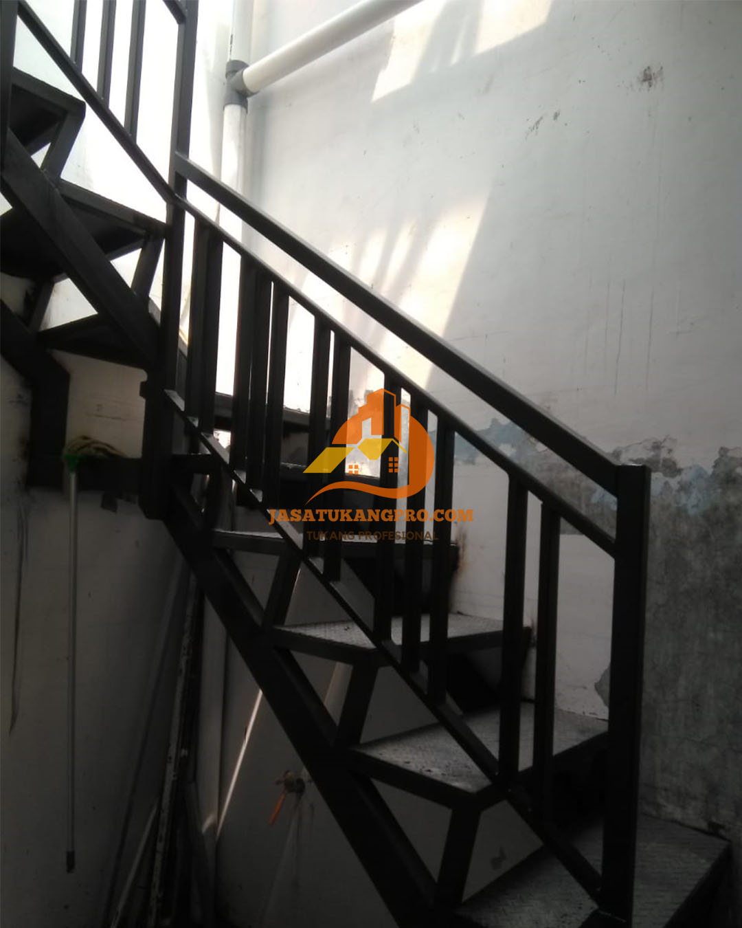 Tukang las Bekasi terdekat pembuatan railing tangga