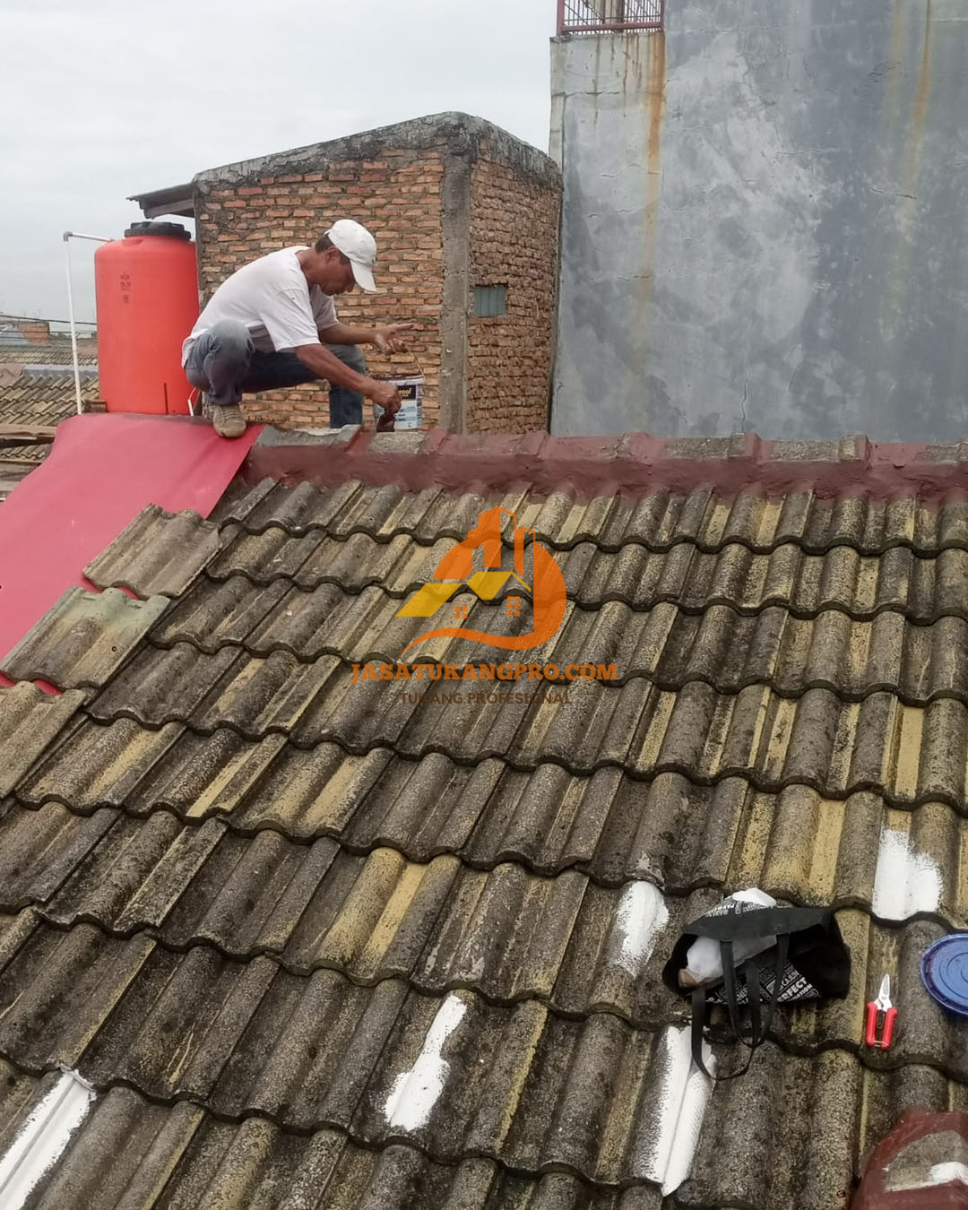 Jasa tukang perbaikan genteng bocor Harapan Indah Bekasi Jawa Barat