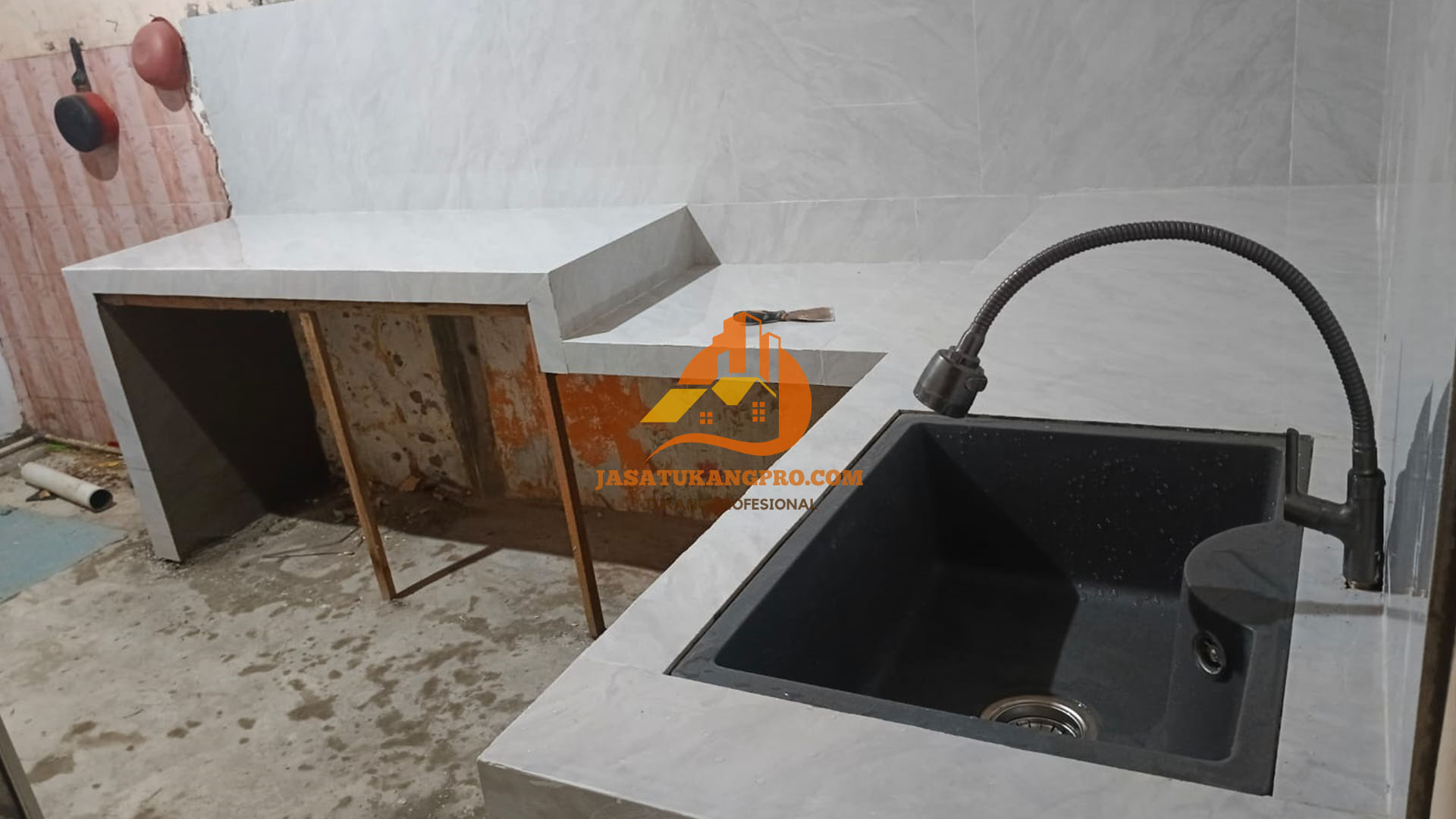 Tukang bangunan Talang Sari, Samarinda Utara pengerjaan make over dapur