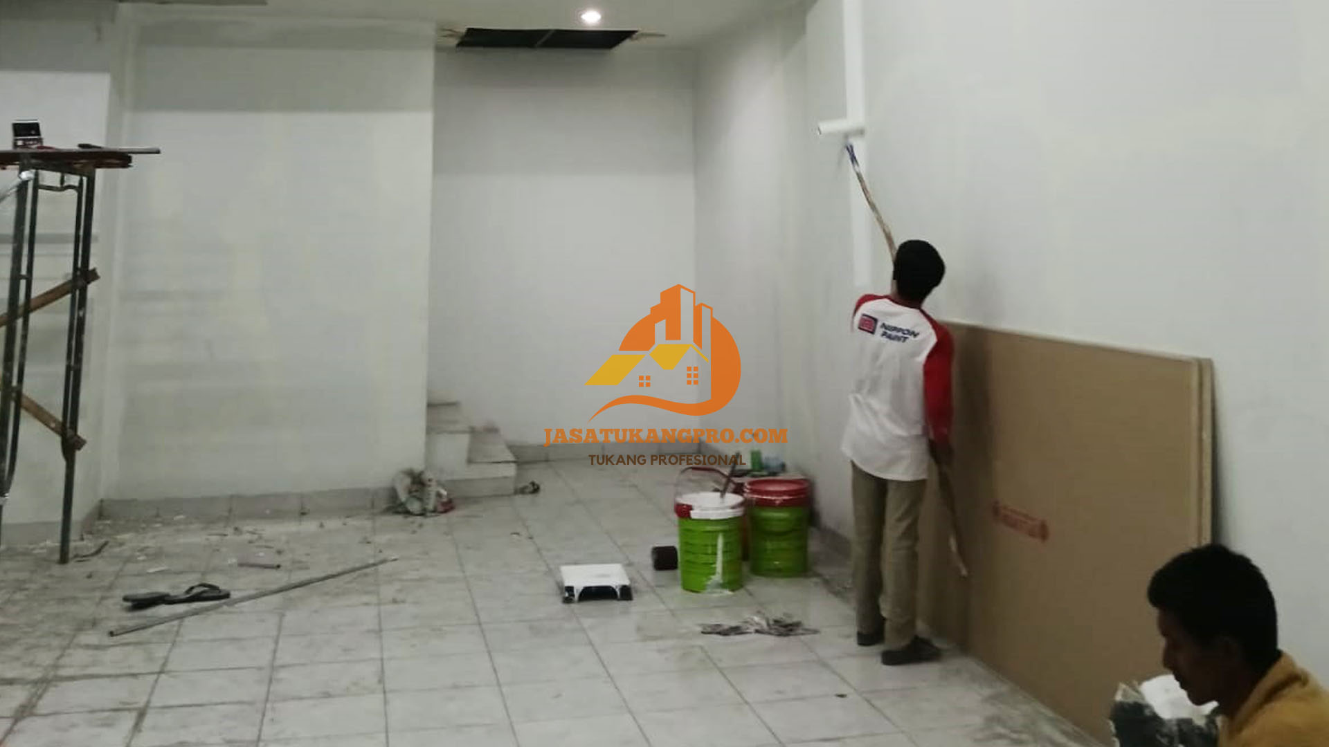 Tukang bangunan Buahbatu, Bandung pengerjaan pengecatan dinding dan pasang keramik lantai