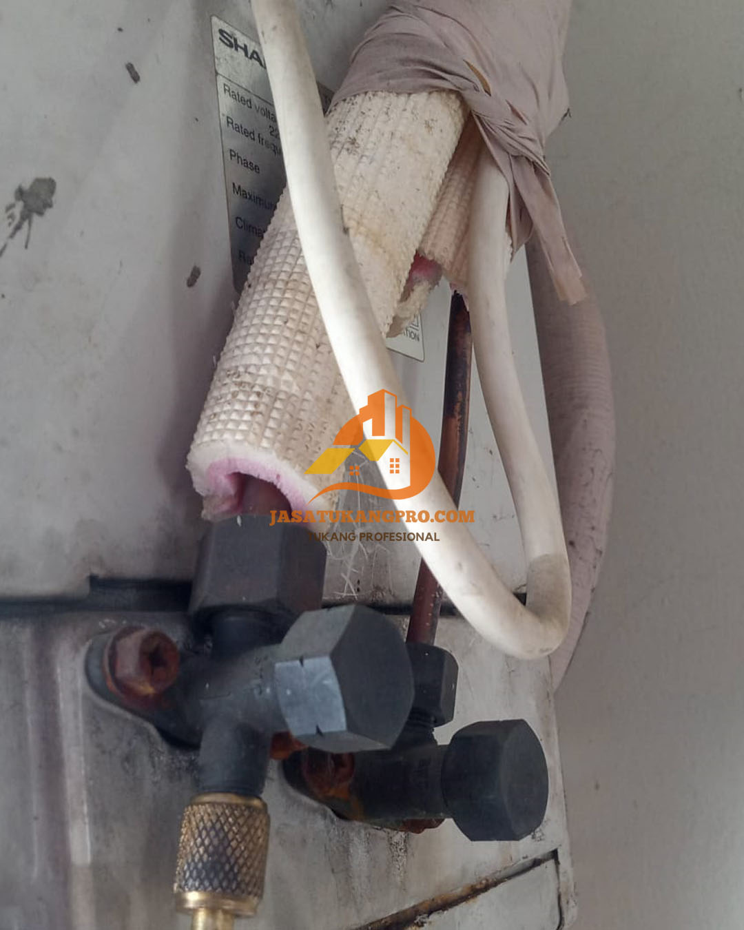 Tukang servis AC Kemang Pratama & Summarecon Bekasi, melakukan reparasi freon AC bocor